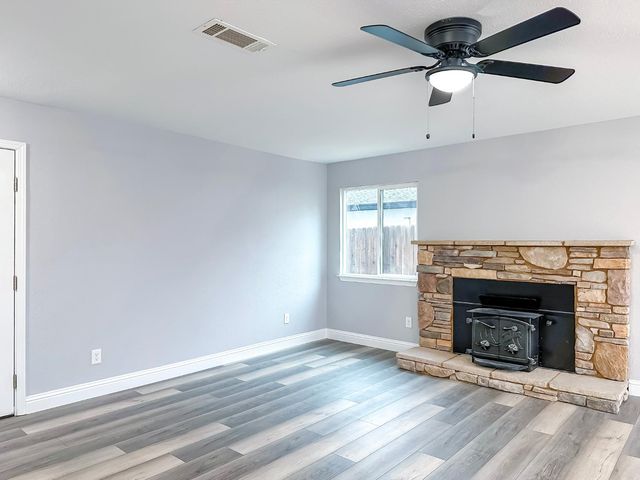 5276 Aspen Way, Olivehurst, CA 95961