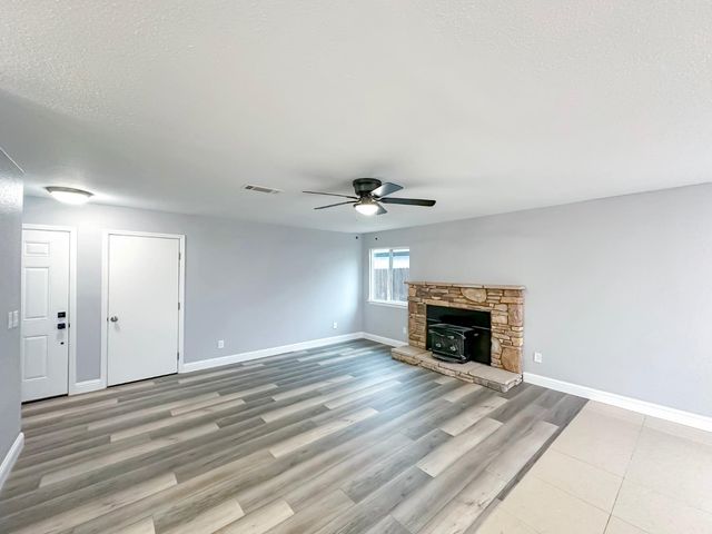 5276 Aspen Way, Olivehurst, CA 95961