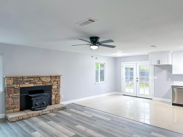 5276 Aspen Way, Olivehurst, CA 95961