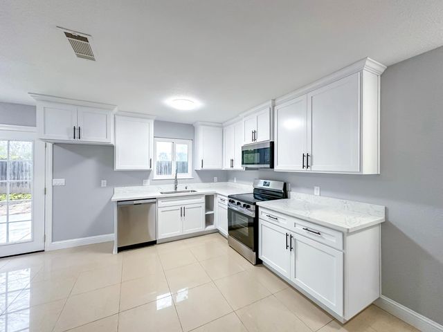 5276 Aspen Way, Olivehurst, CA 95961