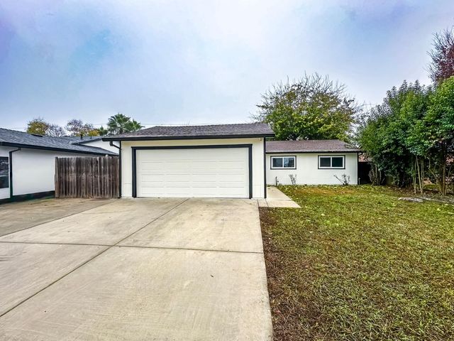 5276 Aspen Way, Olivehurst, CA 95961