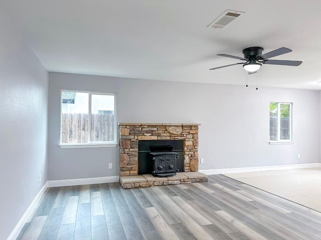 5276 Aspen Way, Olivehurst, CA 95961