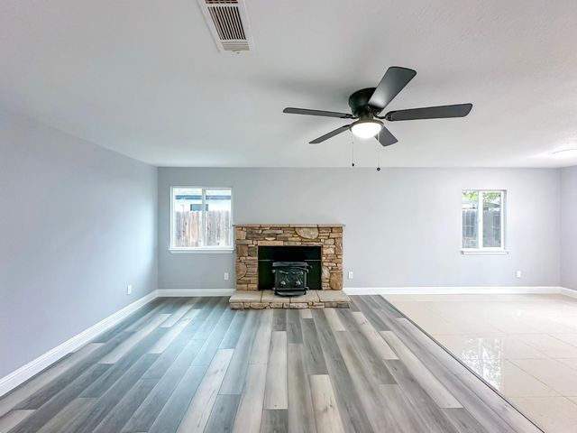 5276 Aspen Way, Olivehurst, CA 95961