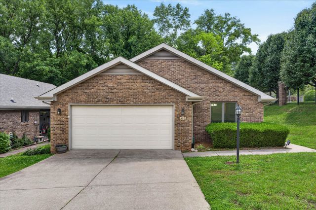 457 Country Club Ct, Clarksville, TN 37043