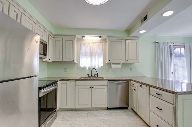 457 Country Club Ct, Clarksville, TN 37043
