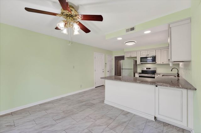 457 Country Club Ct, Clarksville, TN 37043