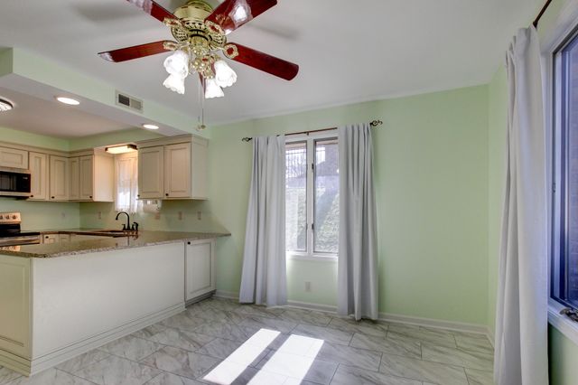 457 Country Club Ct, Clarksville, TN 37043