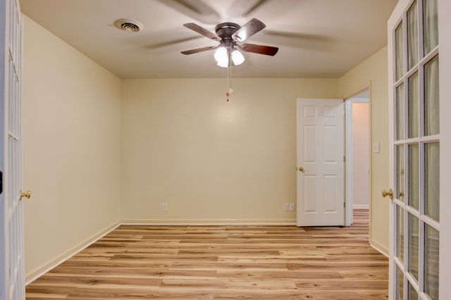 457 Country Club Ct, Clarksville, TN 37043