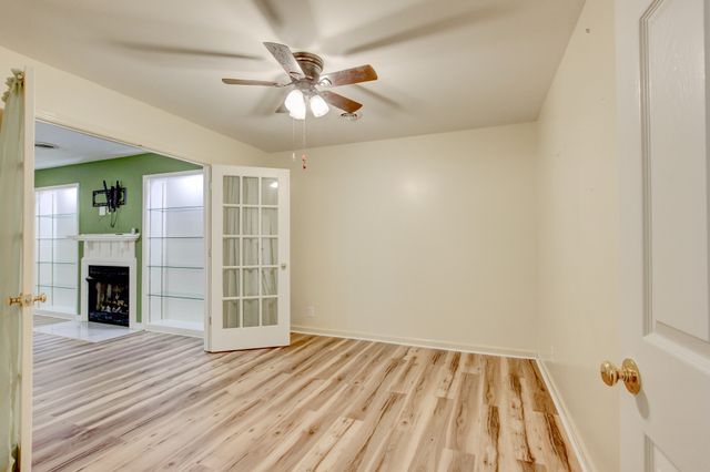 457 Country Club Ct, Clarksville, TN 37043