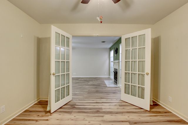 457 Country Club Ct, Clarksville, TN 37043