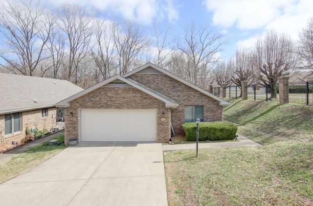457 Country Club Ct, Clarksville, TN 37043