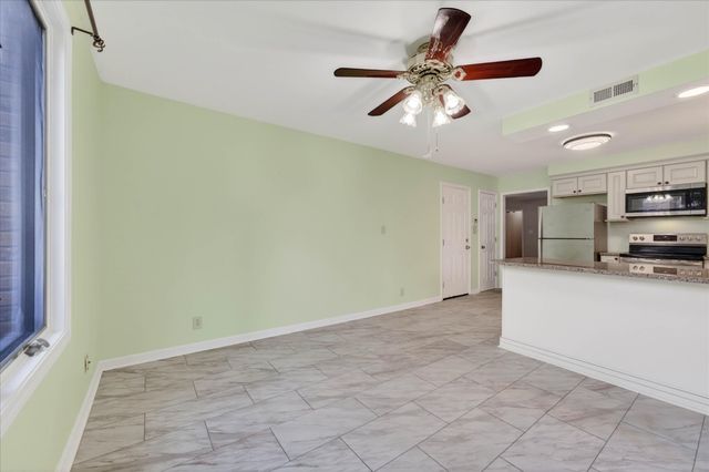 457 Country Club Ct, Clarksville, TN 37043