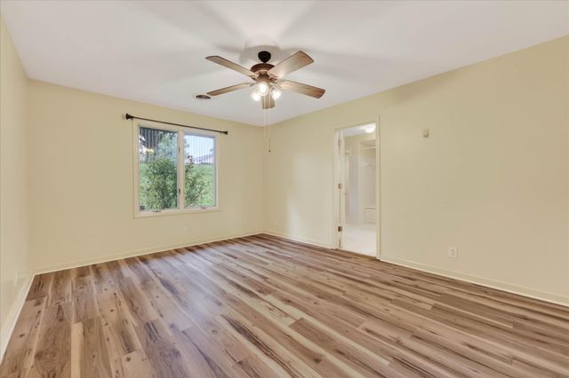 457 Country Club Ct, Clarksville, TN 37043