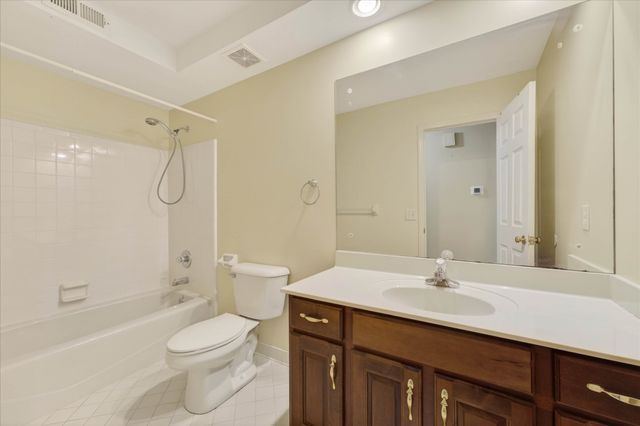 457 Country Club Ct, Clarksville, TN 37043