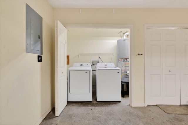 457 Country Club Ct, Clarksville, TN 37043