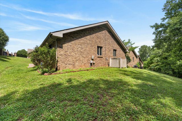 457 Country Club Ct, Clarksville, TN 37043
