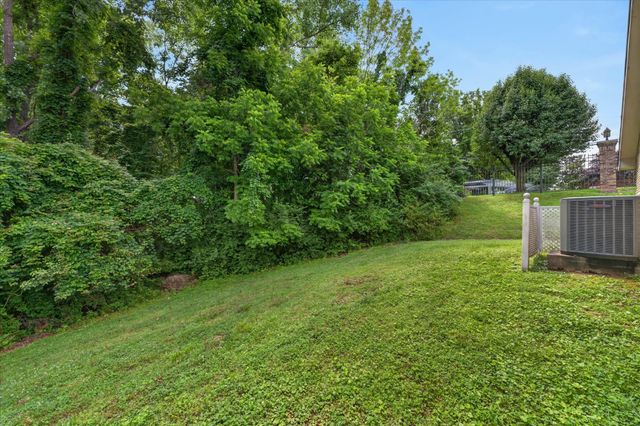 457 Country Club Ct, Clarksville, TN 37043