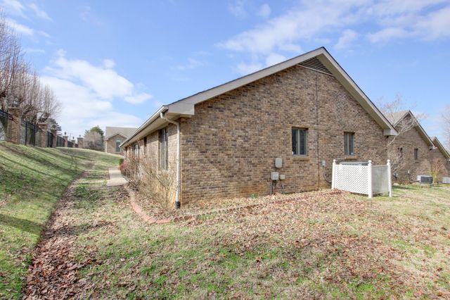 457 Country Club Ct, Clarksville, TN 37043