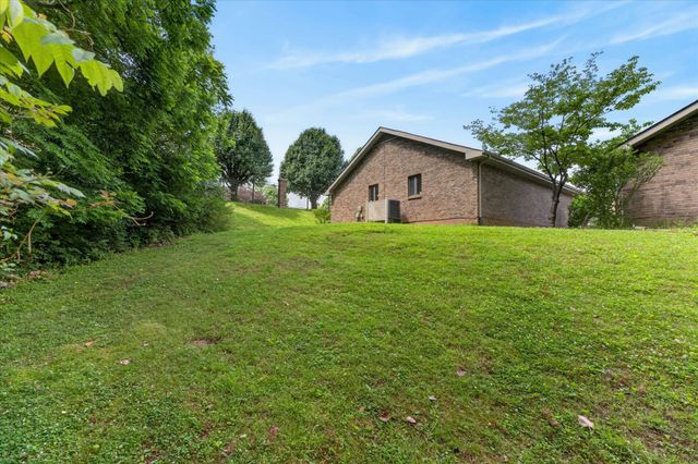 457 Country Club Ct, Clarksville, TN 37043