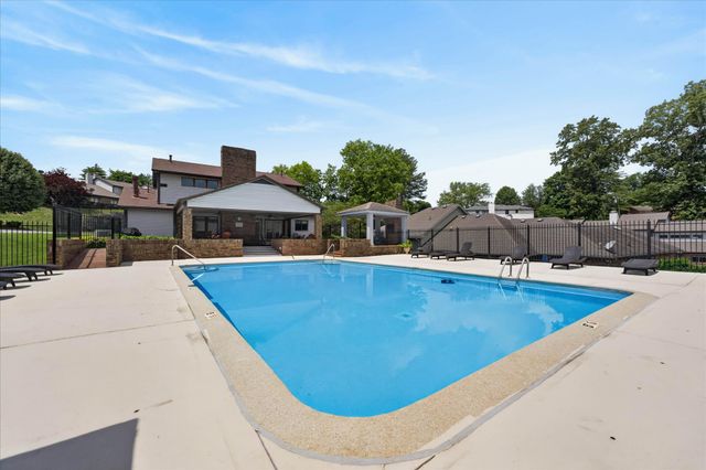 457 Country Club Ct, Clarksville, TN 37043