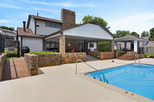 457 Country Club Ct, Clarksville, TN 37043