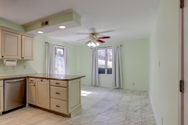 457 Country Club Ct, Clarksville, TN 37043
