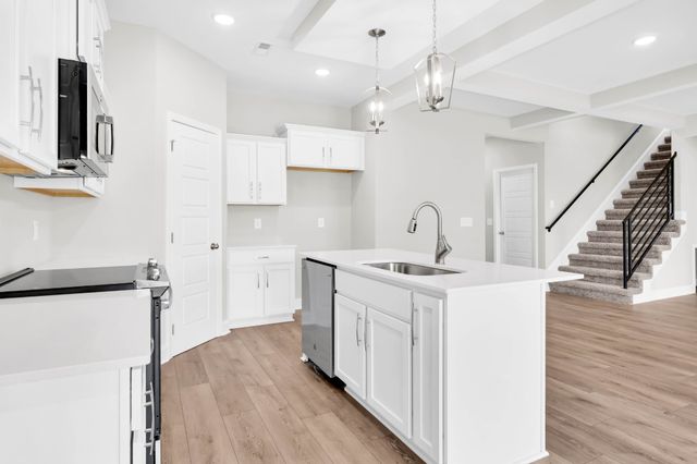 472 Herman Dr, Clarksville, TN 37042