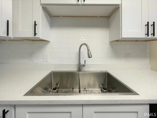 1213 MAPLEWOOD Drive, Kokomo, IN 46902