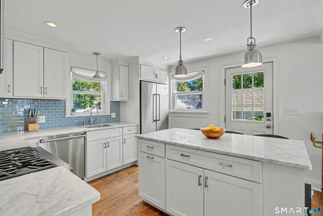 11 Oldfield Drive, Fairfield, CT 06824