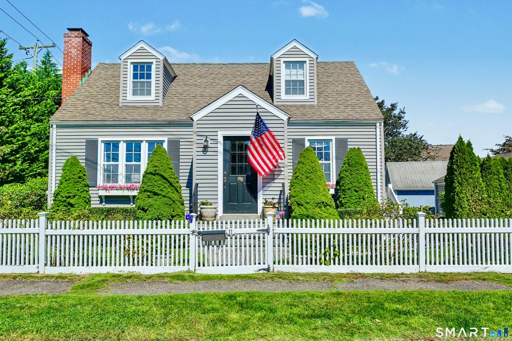 11 Oldfield Drive, Fairfield, CT 06824