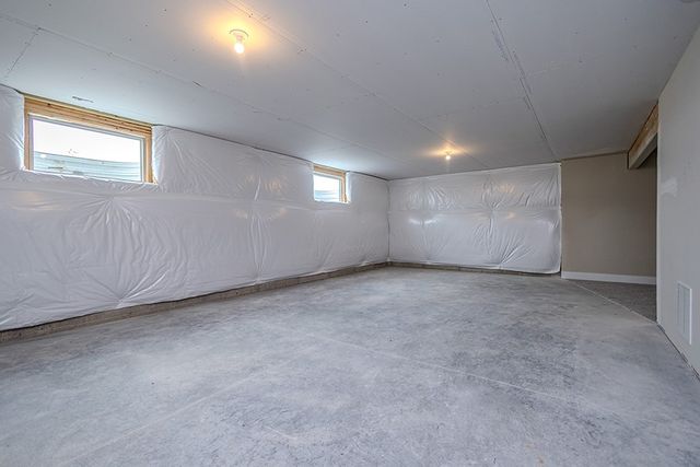 6524 NE Caroline Avenue, Pleasant Hill, IA 50327