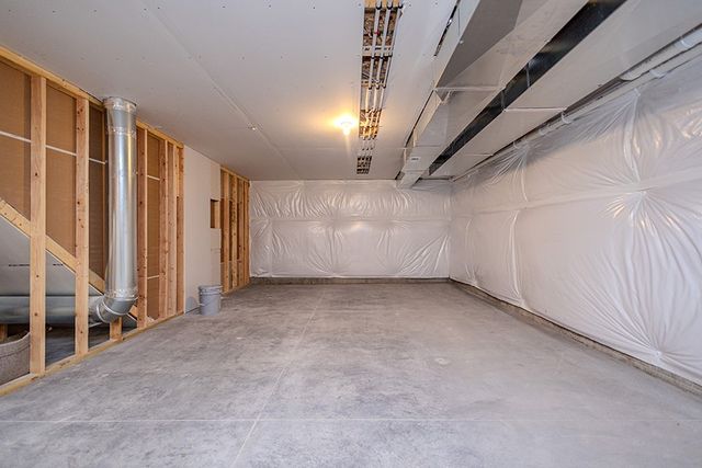 6524 NE Caroline Avenue, Pleasant Hill, IA 50327