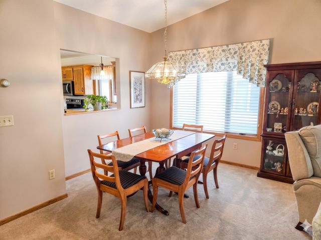 2126 Vierling Drive E, Shakopee, MN 55379