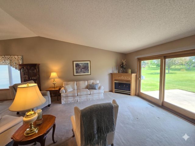 2126 Vierling Drive E, Shakopee, MN 55379