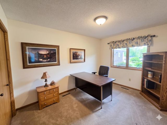 2126 Vierling Drive E, Shakopee, MN 55379