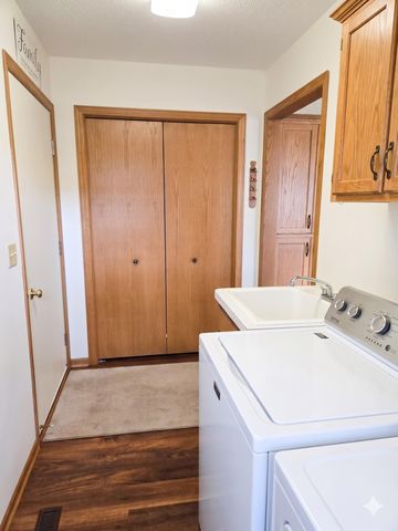 2126 Vierling Drive E, Shakopee, MN 55379