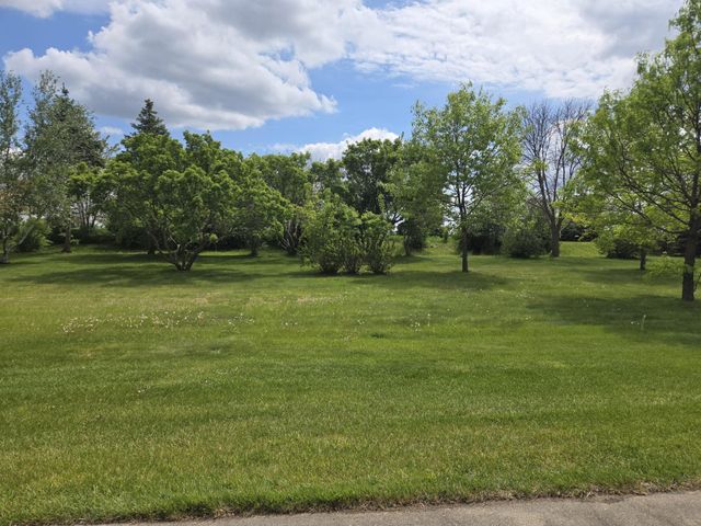 2126 Vierling Drive E, Shakopee, MN 55379