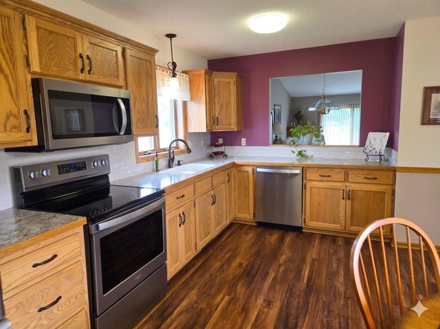 2126 Vierling Drive E, Shakopee, MN 55379