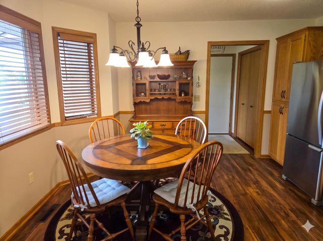 2126 Vierling Drive E, Shakopee, MN 55379