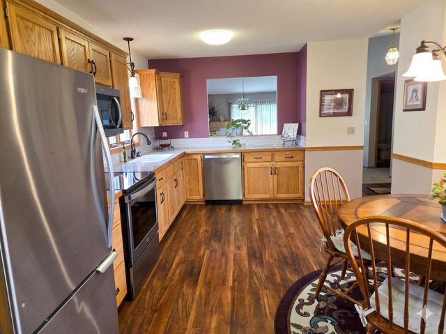 2126 Vierling Drive E, Shakopee, MN 55379