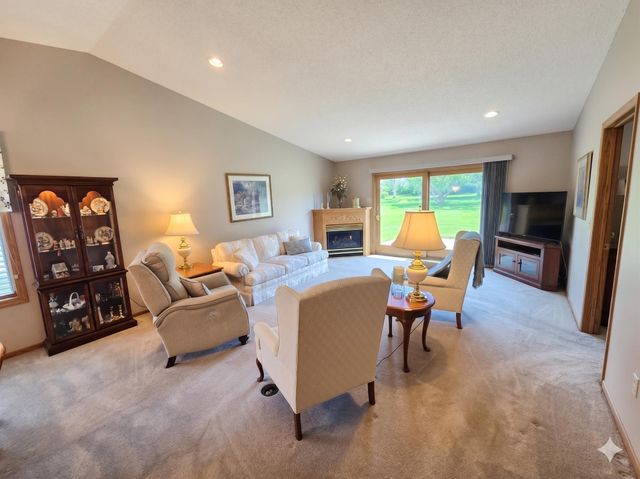 2126 Vierling Drive E, Shakopee, MN 55379
