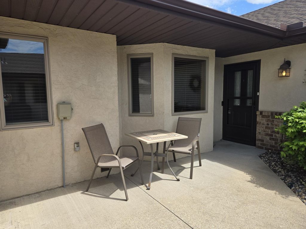 2126 Vierling Drive E, Shakopee, MN 55379 — photo 2