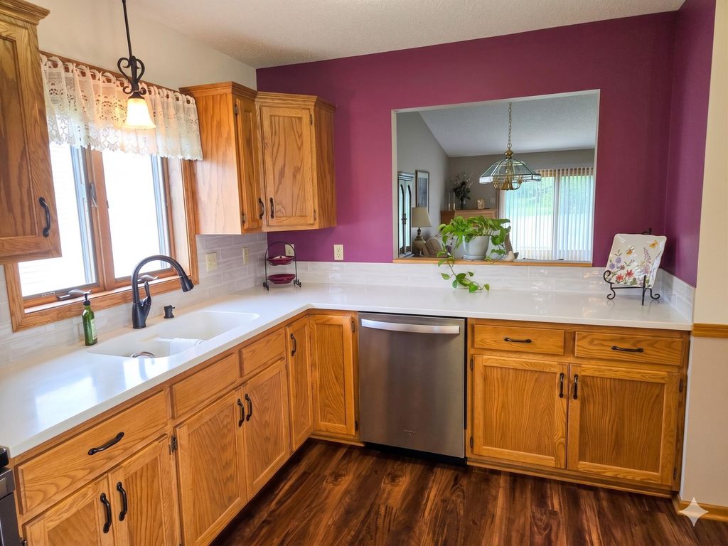 2126 Vierling Drive E, Shakopee, MN 55379 — photo 4