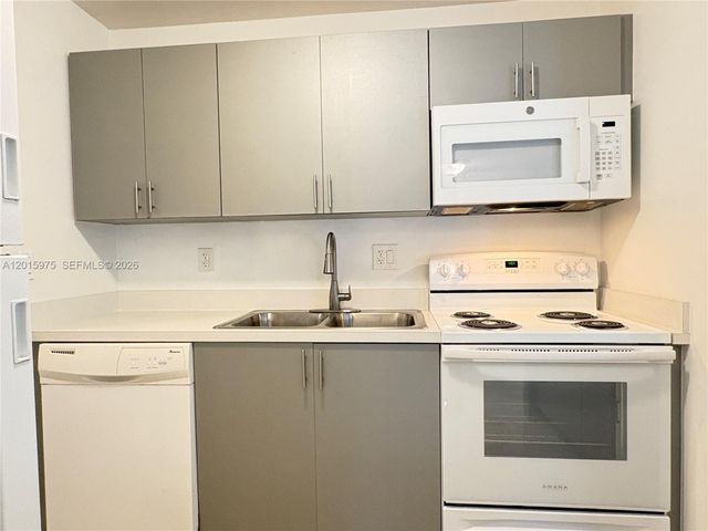 9703 Hammocks Blvd 202, Miami, FL 33196