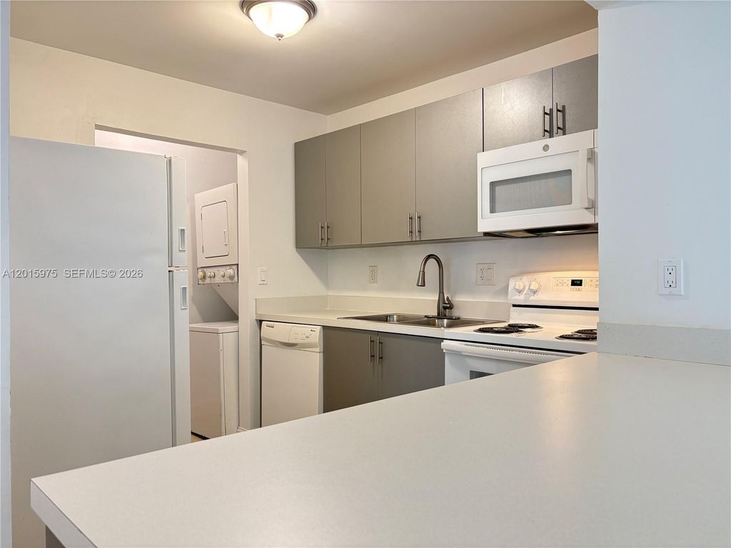 9703 Hammocks Blvd 202, Miami, FL 33196