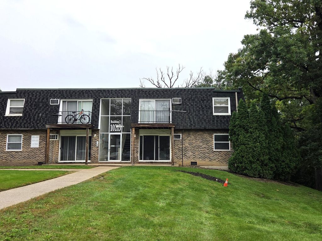 10213 S 86th Terrace 103, Palos Hills, IL 60465