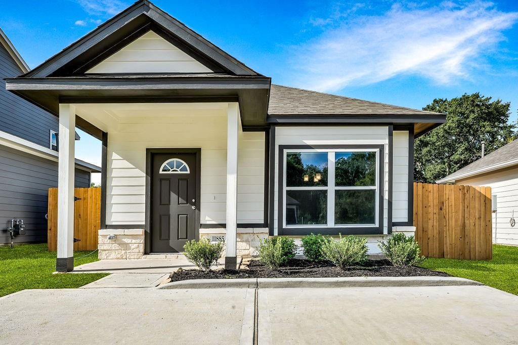 11885 East Gate Dr, Willis, TX 77318