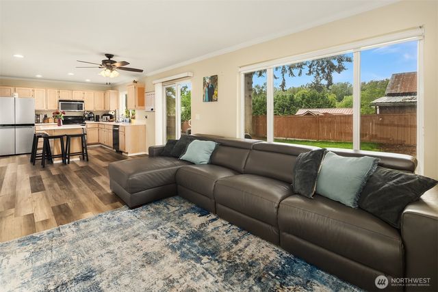 1216 200th Avenue E, Lake Tapps, WA 98391