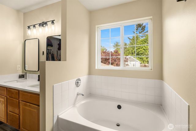 1216 200th Avenue E, Lake Tapps, WA 98391