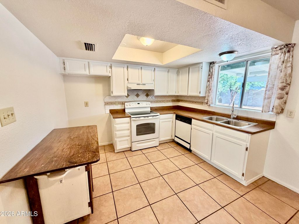 525 E JUDI Drive, Casa Grande, AZ 85122 — photo 3